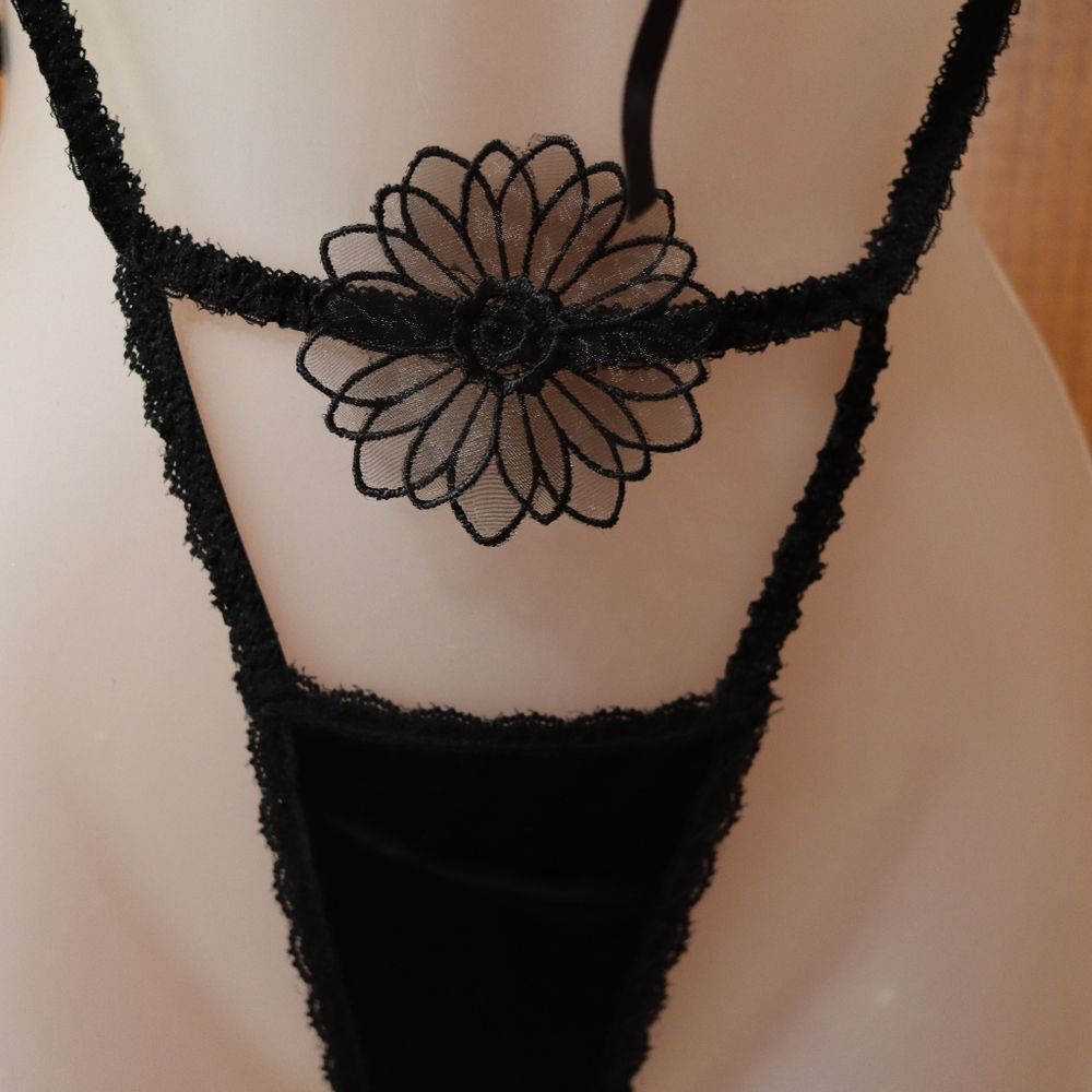 Frederick's of Hollywood Black Sexy Floral Cage Bra & Thong Lingerie Se… - Picture 5 of 7